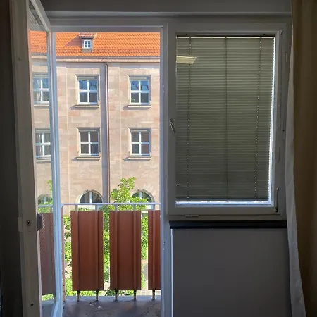 2-zimmer-wohnung Mit Balkon In Der