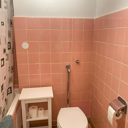 2-zimmer-wohnung Mit Balkon In Der *